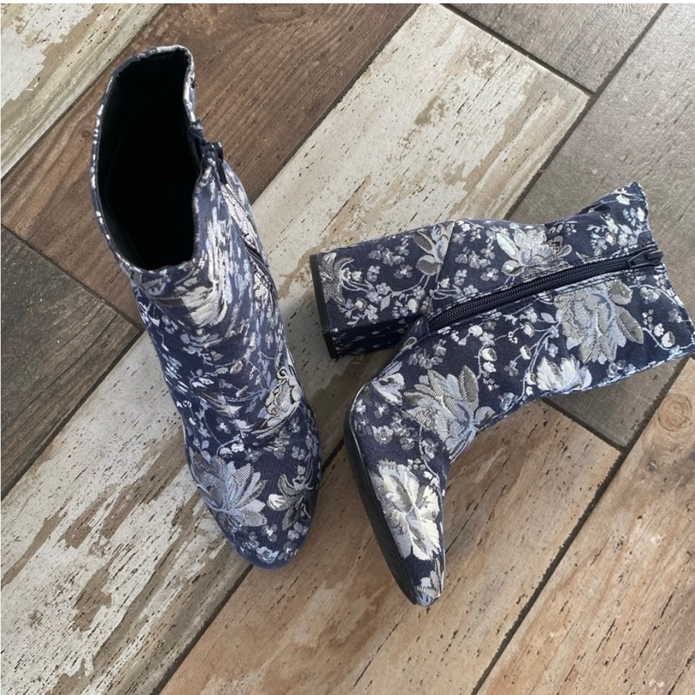 Women’s size 8 fabric ankle boots